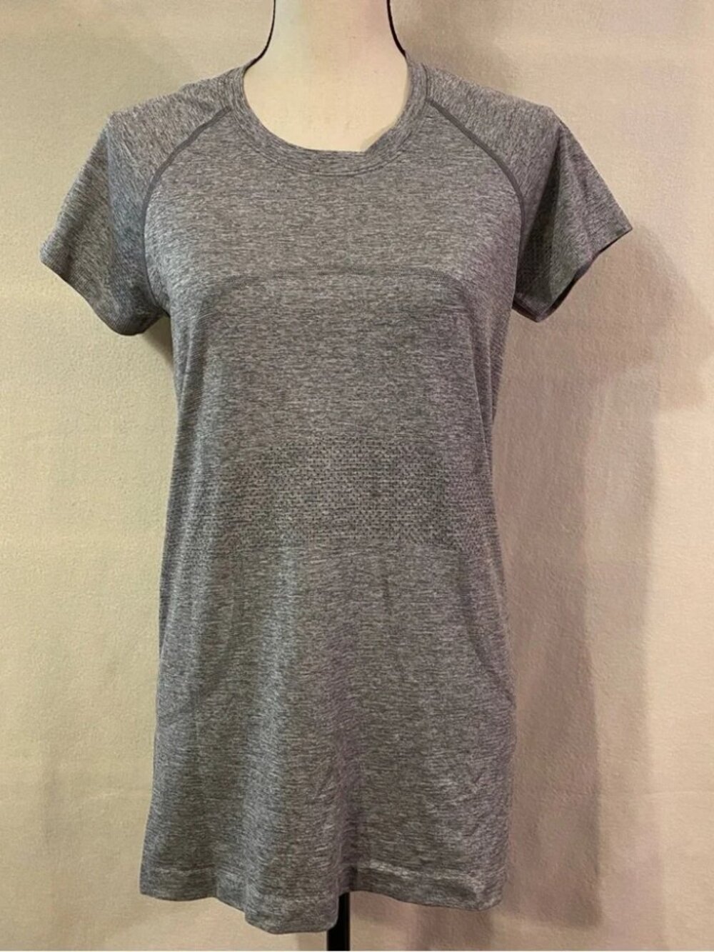 Lululemon grey slate/white Swiftly Tech Short Sleeve 2.0 crewneck tee
